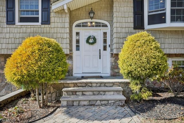 27 Borman Dr, Wanaque Boro, NJ 07465