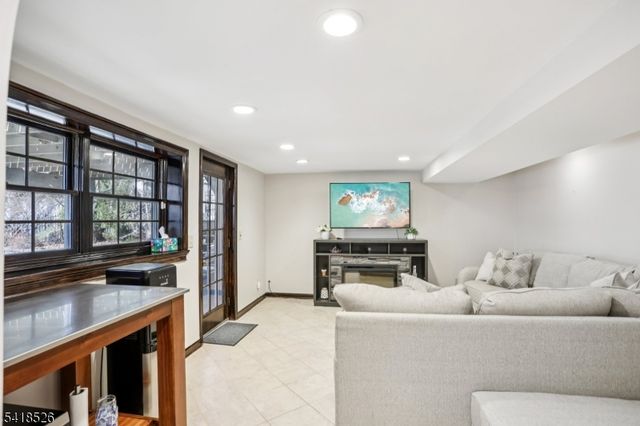 27 Borman Dr, Wanaque Boro, NJ 07465