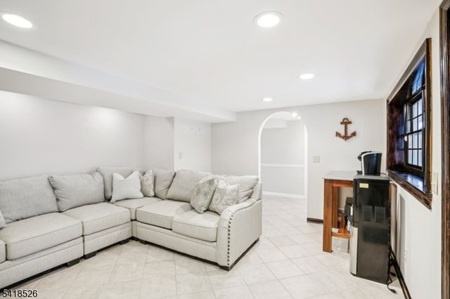 27 Borman Dr, Wanaque Boro, NJ 07465