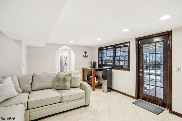 27 Borman Dr, Wanaque Boro, NJ 07465