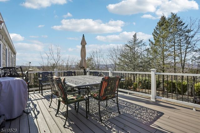 27 Borman Dr, Wanaque Boro, NJ 07465