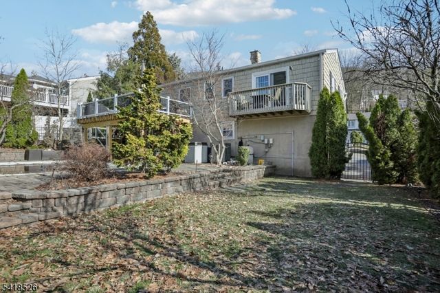 27 Borman Dr, Wanaque Boro, NJ 07465