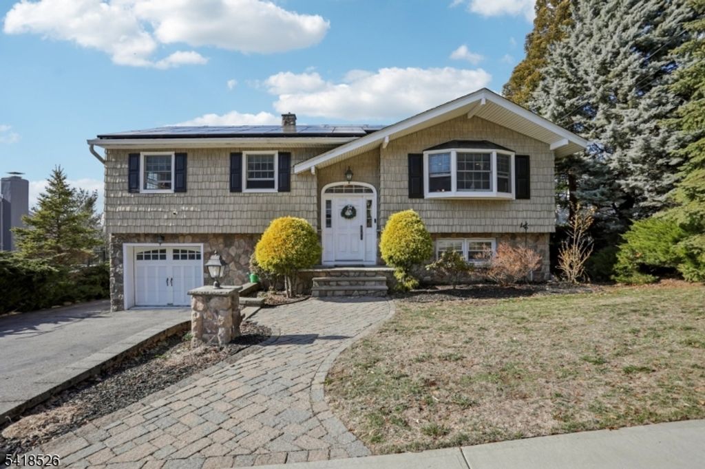 27 Borman Dr, Wanaque Boro, NJ 07465