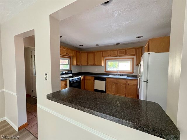605 Sackett Avenue, Cuyahoga Falls, OH 44221