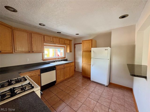 605 Sackett Avenue, Cuyahoga Falls, OH 44221