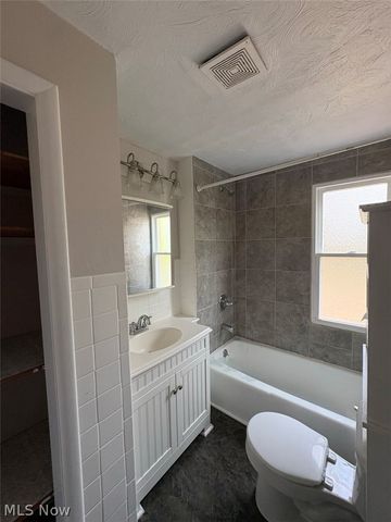605 Sackett Avenue, Cuyahoga Falls, OH 44221