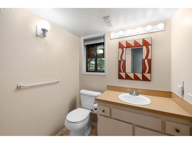 16081 PEARCY St, Lake Oswego, OR 97034