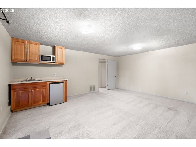 16081 PEARCY St, Lake Oswego, OR 97034