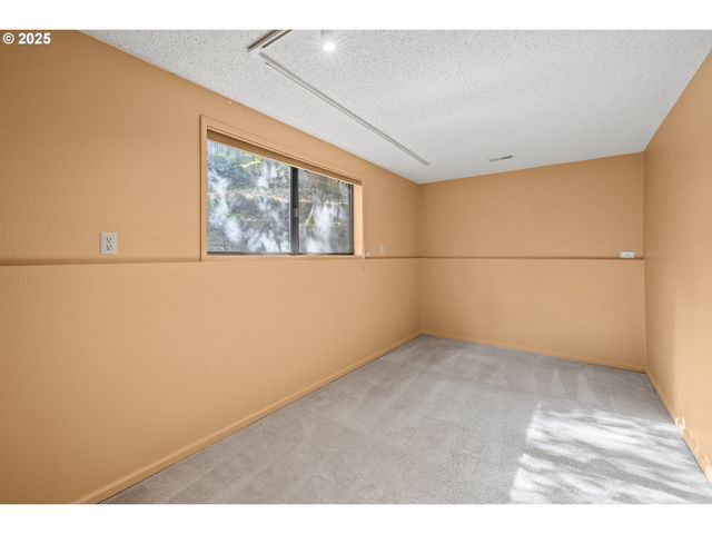 16081 PEARCY St, Lake Oswego, OR 97034