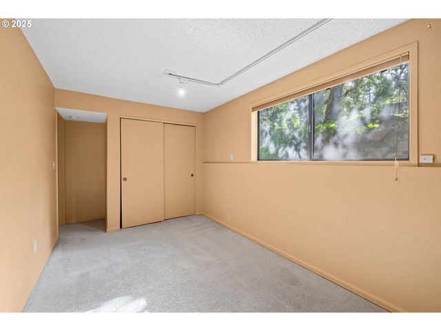 16081 PEARCY St, Lake Oswego, OR 97034