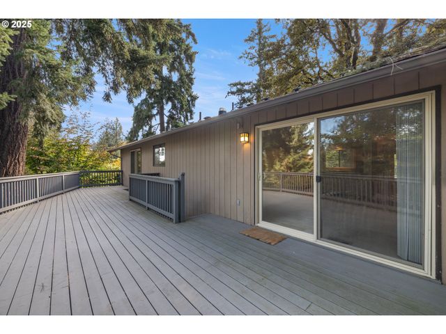 16081 PEARCY St, Lake Oswego, OR 97034