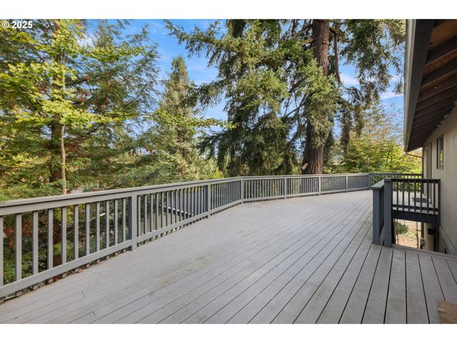 16081 PEARCY St, Lake Oswego, OR 97034