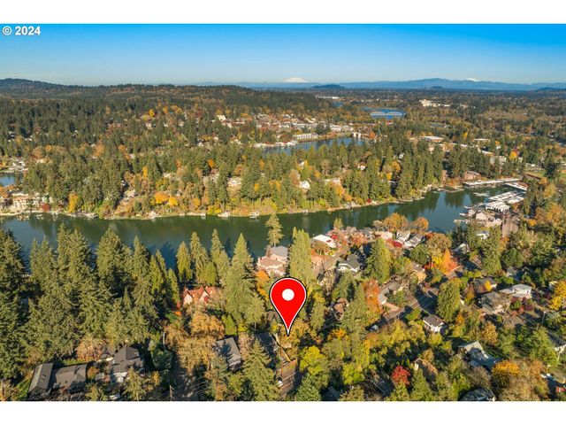 16081 PEARCY St, Lake Oswego, OR 97034