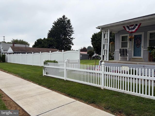 887 E LEHMAN ST, Lebanon, PA 17046
