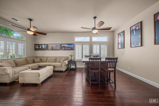 15357 Chateau Montelena Drive, Bakersfield, CA 93314