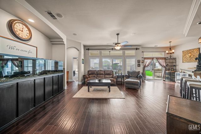 15357 Chateau Montelena Drive, Bakersfield, CA 93314