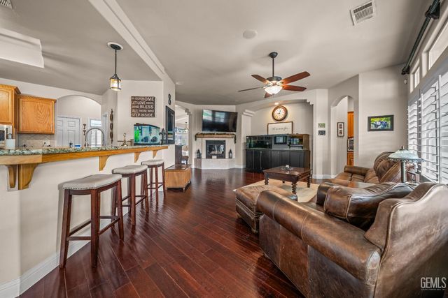 15357 Chateau Montelena Drive, Bakersfield, CA 93314