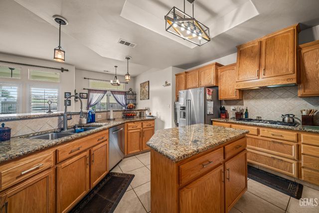 15357 Chateau Montelena Drive, Bakersfield, CA 93314