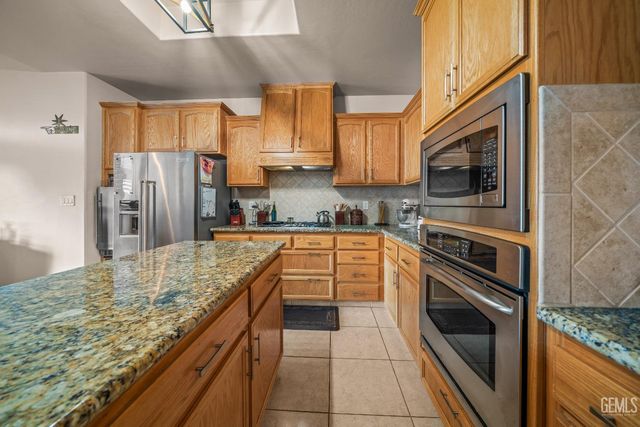 15357 Chateau Montelena Drive, Bakersfield, CA 93314