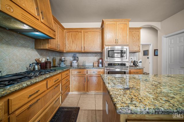 15357 Chateau Montelena Drive, Bakersfield, CA 93314