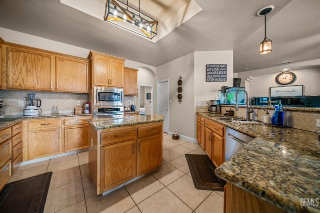 15357 Chateau Montelena Drive, Bakersfield, CA 93314