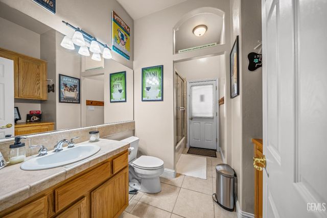 15357 Chateau Montelena Drive, Bakersfield, CA 93314