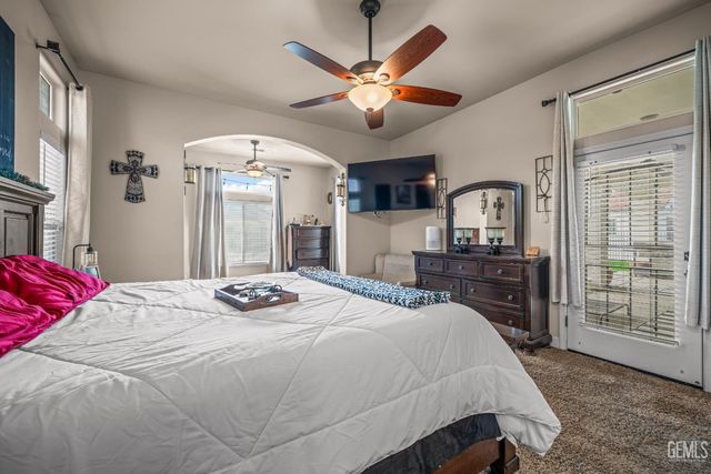 15357 Chateau Montelena Drive, Bakersfield, CA 93314