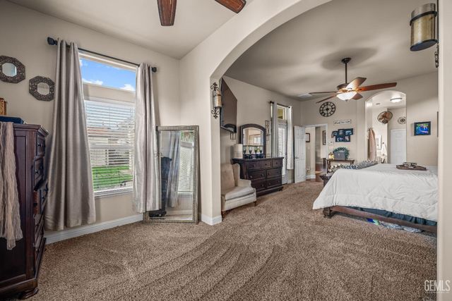 15357 Chateau Montelena Drive, Bakersfield, CA 93314