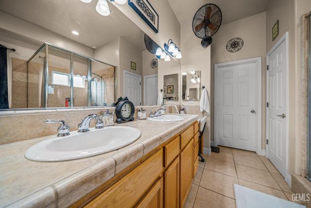 15357 Chateau Montelena Drive, Bakersfield, CA 93314