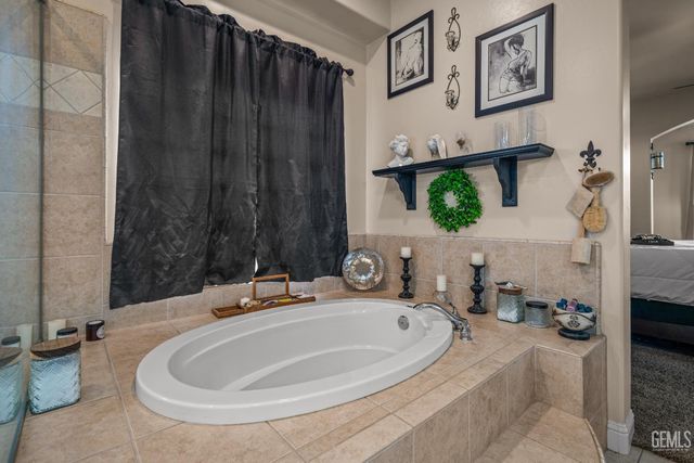 15357 Chateau Montelena Drive, Bakersfield, CA 93314