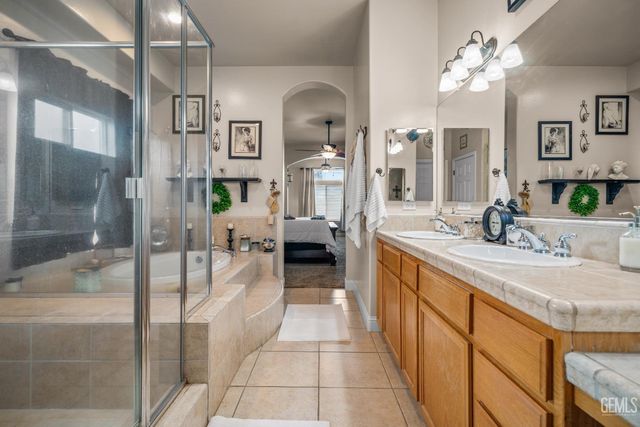 15357 Chateau Montelena Drive, Bakersfield, CA 93314