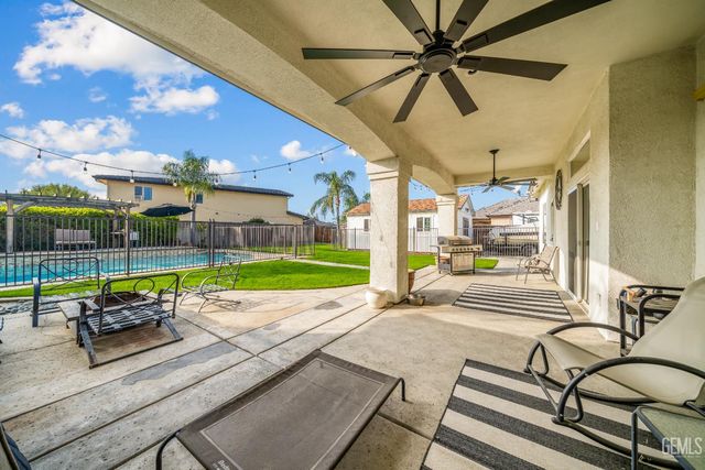 15357 Chateau Montelena Drive, Bakersfield, CA 93314