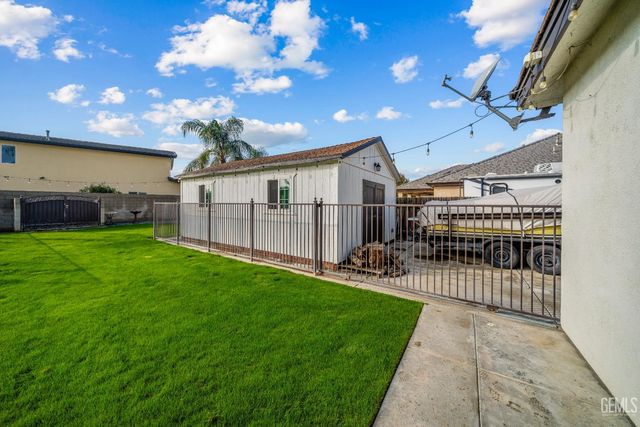 15357 Chateau Montelena Drive, Bakersfield, CA 93314