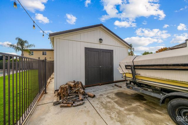 15357 Chateau Montelena Drive, Bakersfield, CA 93314