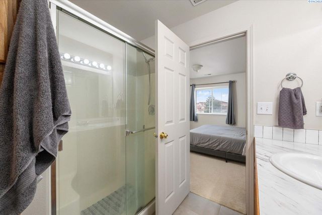 6018 Mia Lane, Pasco, WA 99301