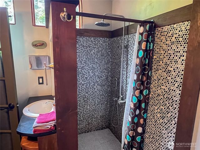 423 Lords Lake Loop, Quilcene, WA 98376