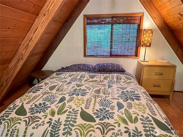 423 Lords Lake Loop, Quilcene, WA 98376