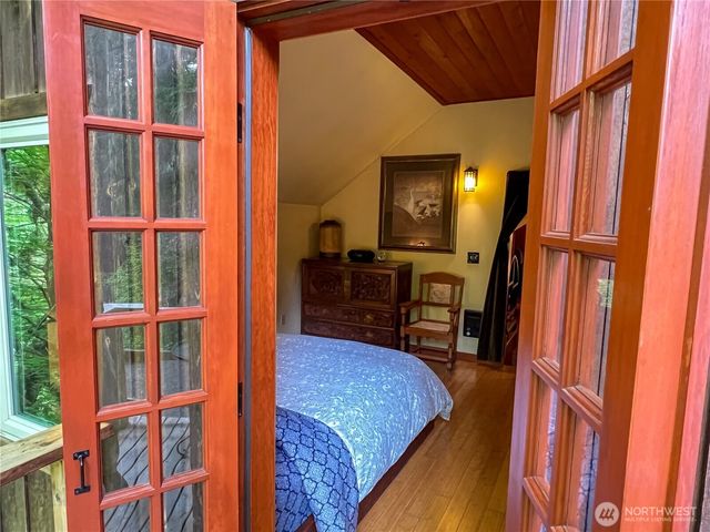 423 Lords Lake Loop, Quilcene, WA 98376