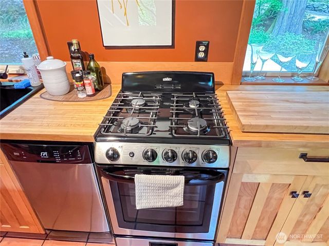 423 Lords Lake Loop, Quilcene, WA 98376