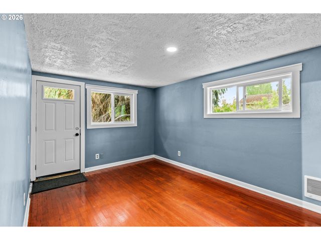 1858 W NOB HILL St, Salem, OR 97302