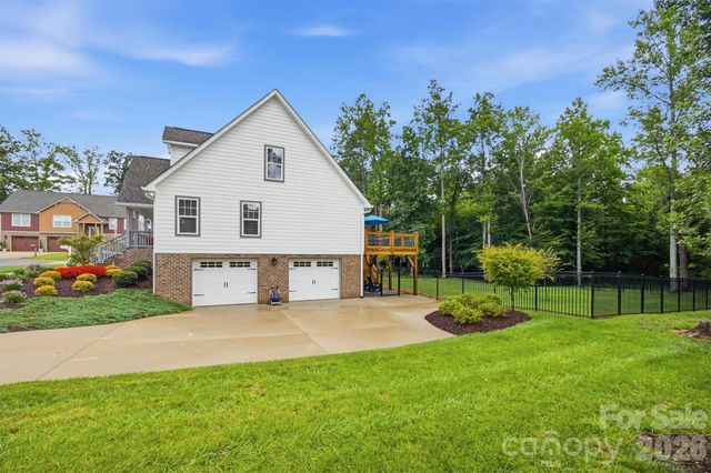 136 Maplewood Court, Hudson, NC 28638