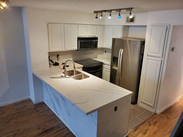 2425 Holly Hall Street 116, Houston, TX 77054