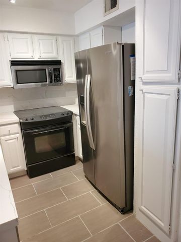 2425 Holly Hall Street 116, Houston, TX 77054