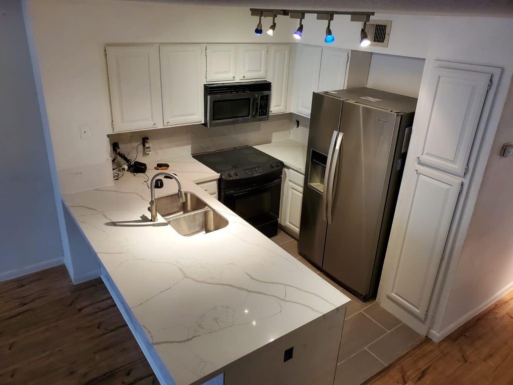 2425 Holly Hall Street 116, Houston, TX 77054