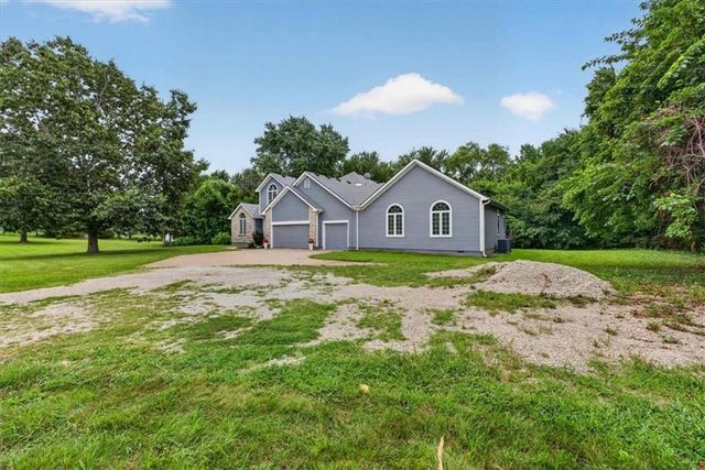 33403 E Nebgen Road, Oak Grove, MO 64075