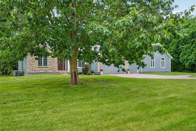33403 E Nebgen Road, Oak Grove, MO 64075