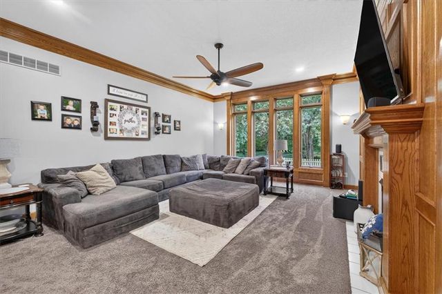 33403 E Nebgen Road, Oak Grove, MO 64075