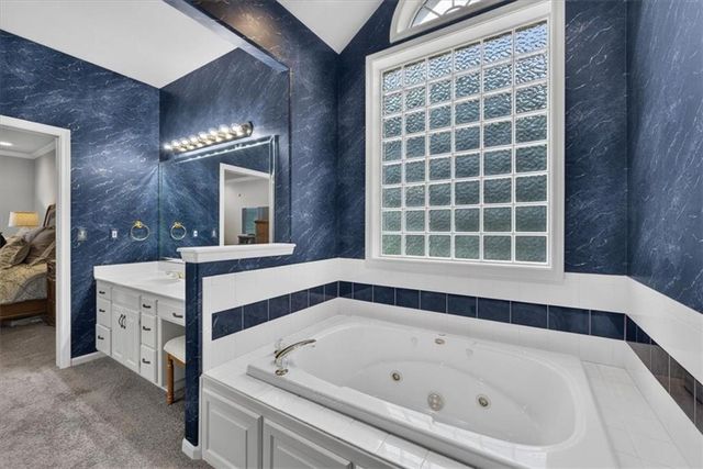 33403 E Nebgen Road, Oak Grove, MO 64075