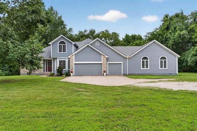 33403 E Nebgen Road, Oak Grove, MO 64075