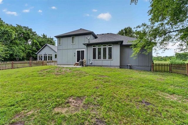 33403 E Nebgen Road, Oak Grove, MO 64075